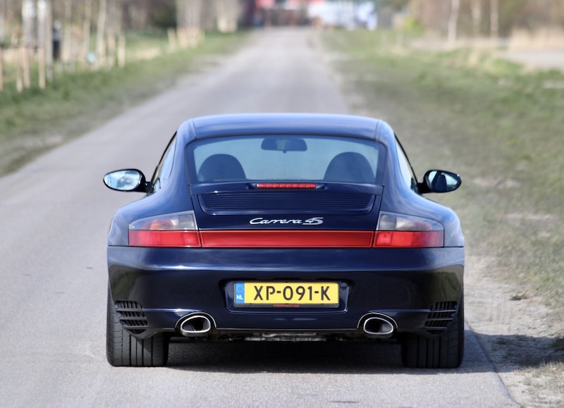 Porsche 911 Carrera 4S Coupé (2003)
