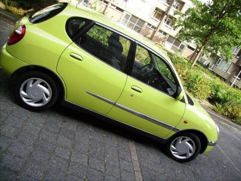 Daihatsu Sirion 1.0 12V RTi (1998)