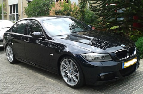 BMW 320i High Executive (2011)