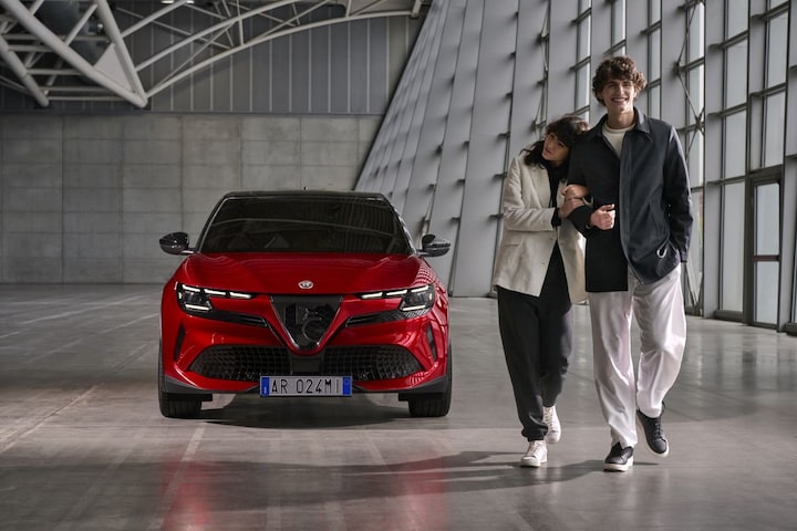 Alfa Romeo advertorial (ON85627)