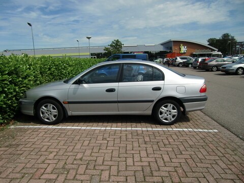 Toyota Avensis 1.6 16v VVT-i Linea Terra (2001)