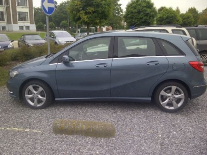 Mercedes-Benz B 180 CDI BlueEFFICIENCY (2012)