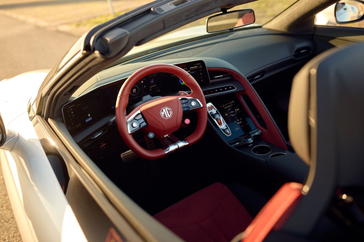 Test: MG Cyberster GT - De coolste Chinees ooit - AutoWeek