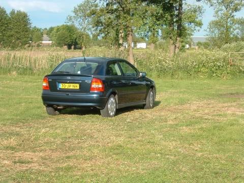 Opel Astra 1.7 DTi Edition (2002)