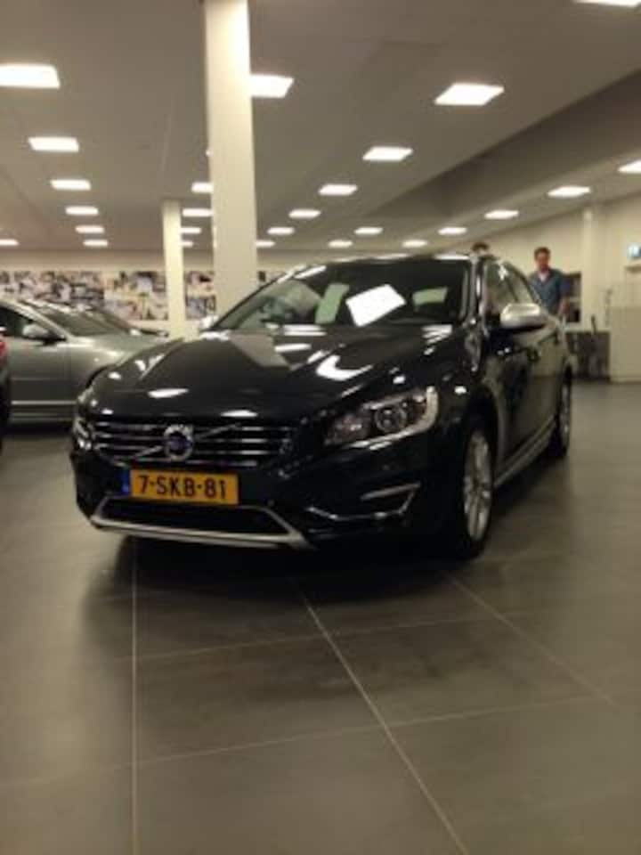 Volvo V60 D6 AWD Plug-in Hybrid Summum (2013)