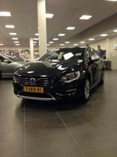 Volvo V60 D6 AWD Plug-in Hybrid Summum (2013)