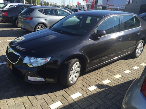 Skoda Superb 1.6 TDI Greenline Active Businessline (2012)