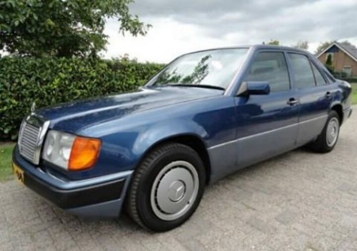 Mercedes-Benz 260 E