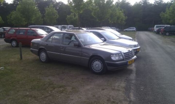 Mercedes-Benz 230 E (1991)