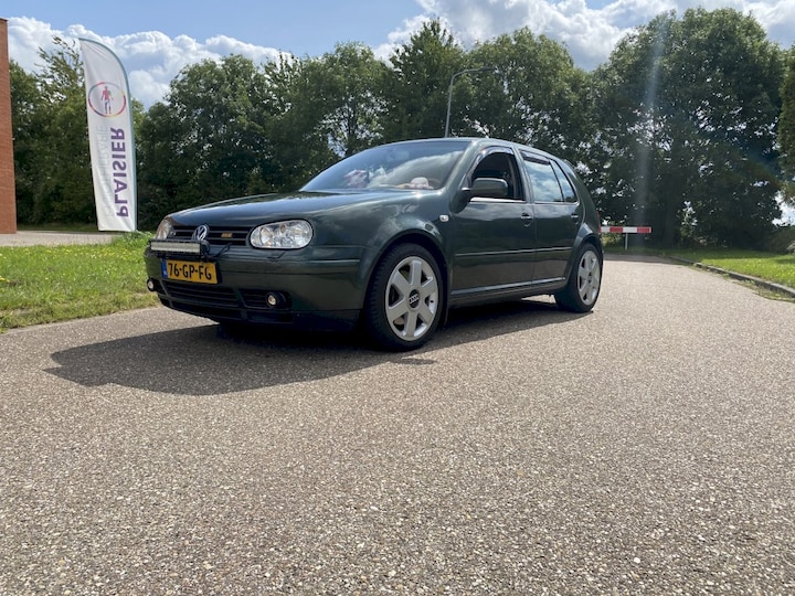Volkswagen Golf 2.3 V5 Highline (2001)