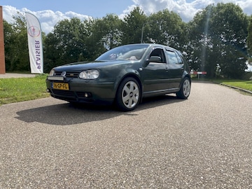 Volkswagen Golf 2.3 V5 Highline (2001)