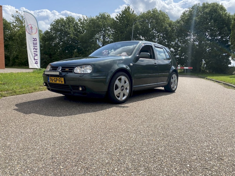 Volkswagen Golf 2.3 V5 Highline (2001)