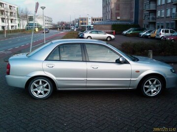 Mazda 323 Sedan 1.6 Exclusive (2003)