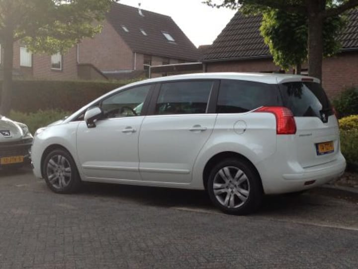 Peugeot 5008 Blue Lease 1.6 HDi 5P (2012)