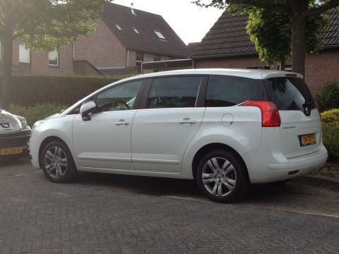 Peugeot 5008 Blue Lease 1.6 HDi (2012)