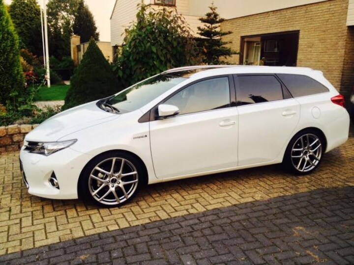 Toyota Auris Touring Sports 1.8 Hybrid Lease Plus (2014)