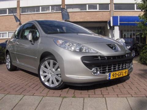Peugeot 207 Féline 1.6-16V Turbo (2008)
