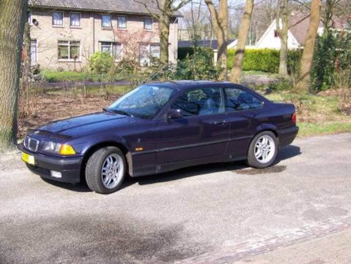 BMW 323i Coup? Executive