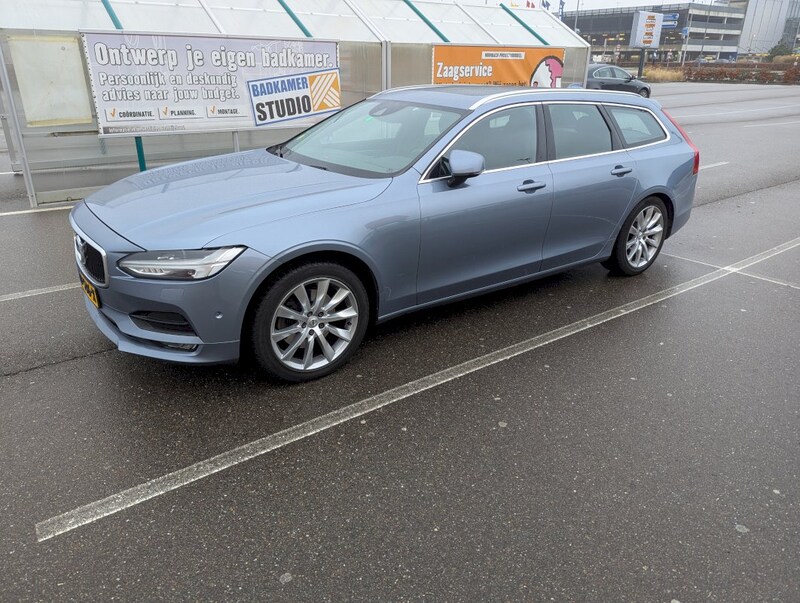 Volvo V90 D4 Momentum (2016)