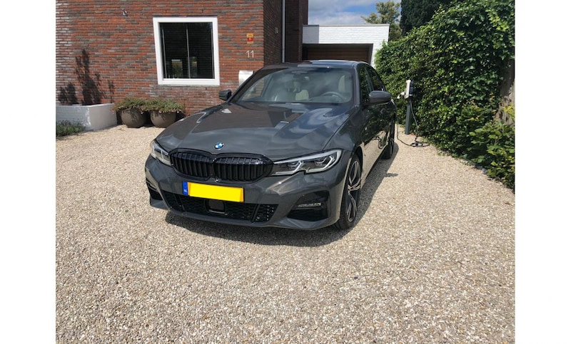 BMW 330e (2020)