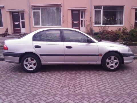 Toyota Avensis 1.6 16v VVT-i Linea Terra (2001)