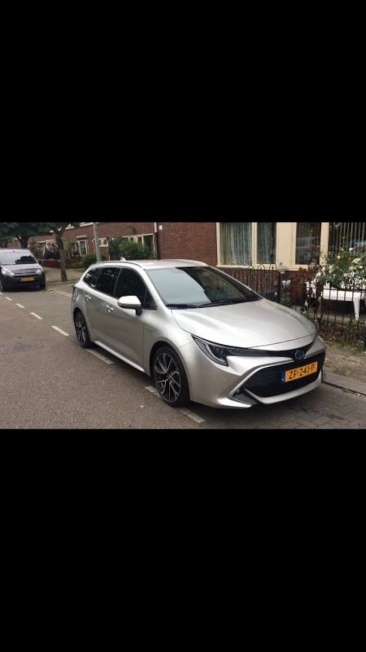 Toyota Corolla Touring Sports 2.0 Hybrid Business Intro S (2019)