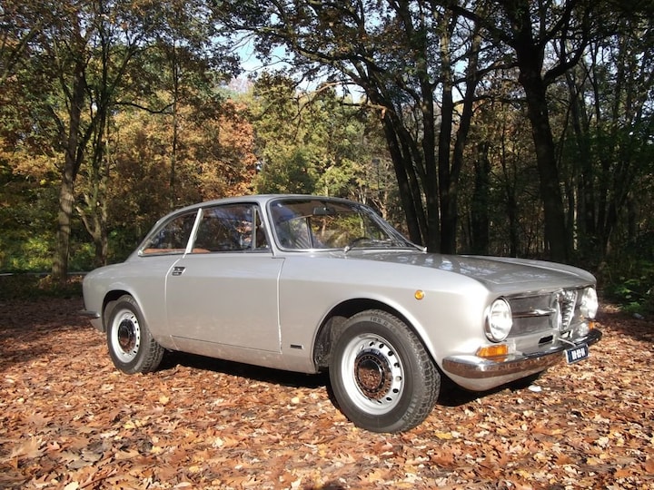 Alfa Romeo GT 1300 Junior (1971)