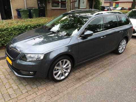 Skoda Octavia Combi 1.6 TDI Elegance Businessline (2014)