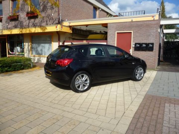 Opel Astra 2.0 CDTI 160pk Edition (2010)