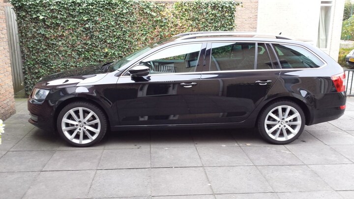 Skoda Octavia Combi 1.8 TSI Greentech Elegance Businessl (2015)