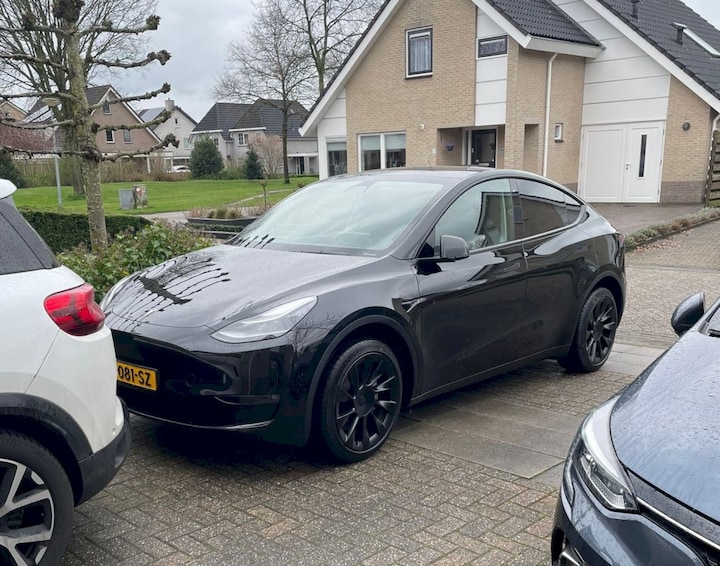Tesla Model Y Long Range AWD (2023)