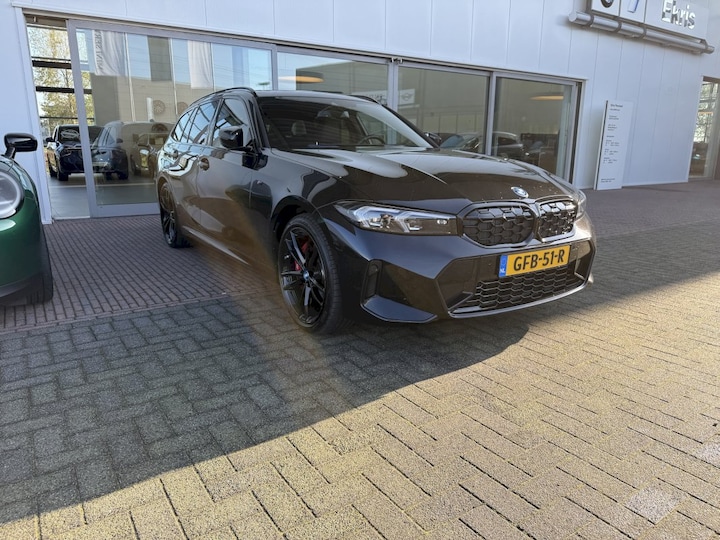 BMW 330e Touring (2024)