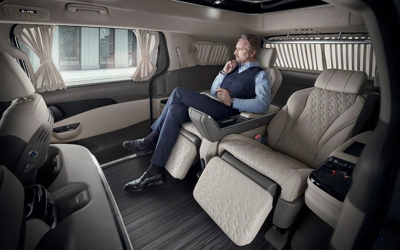 Kia Carnival Hi-Limousine en Outdoor