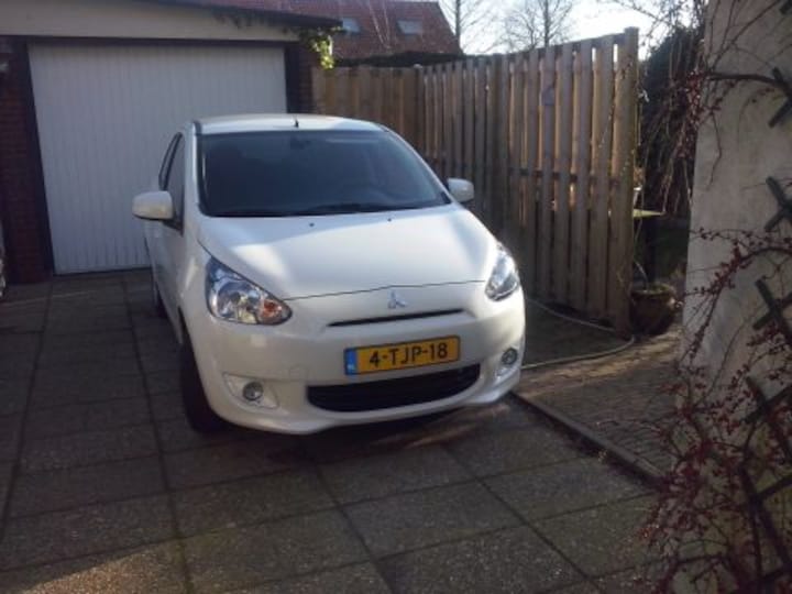 Mitsubishi Space Star 1.0 Intense (2014)