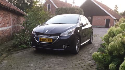 Peugeot 208 XY 1.6 THP (2014)