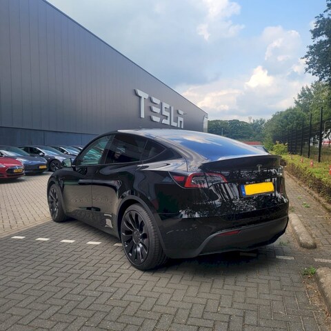 Tesla Model Y Performance AWD (2022)