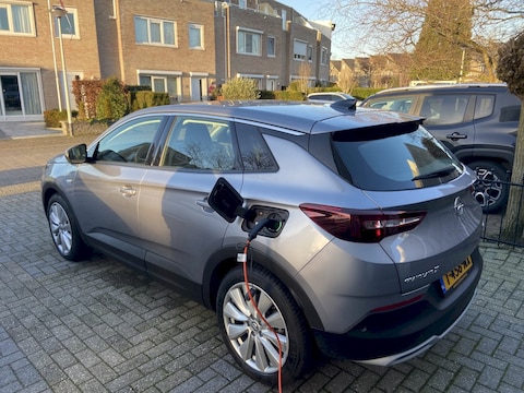 Opel Grandland X 1.6 Turbo Hybrid4 300pk Business Executive (2020)