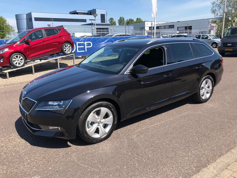 Skoda Superb Combi 1.5 TSI Greentech ACT Sportline Busin (2019)