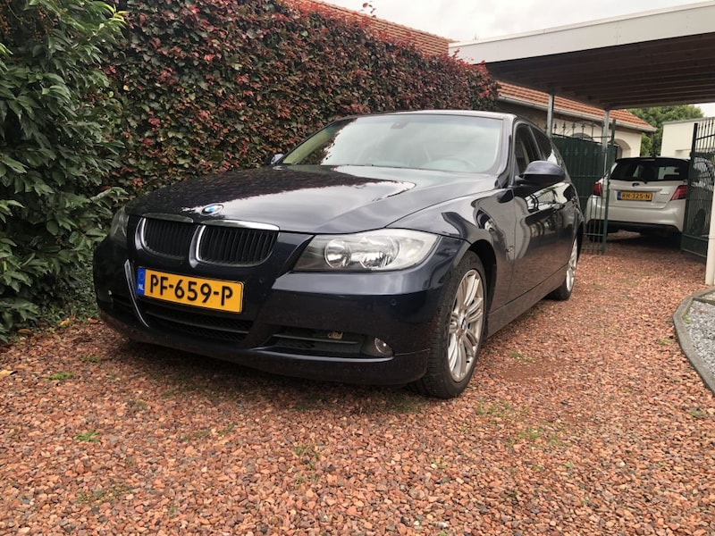 BMW 320i High Executive (2006)