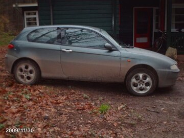 Alfa Romeo 147 2.0 T.Spark 16V Selespeed Distinctive (2001)