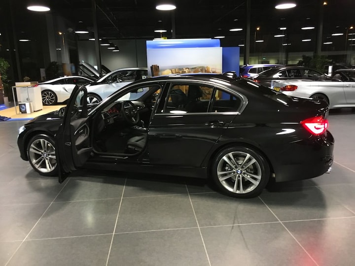 BMW 330e iPerformance (2015)