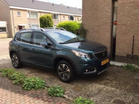 Peugeot 2008 Allure 1.2 Puretech 110 (2016)