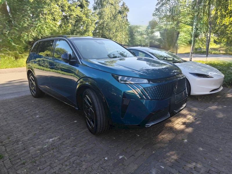Peugeot e-5008 GT Advantage 73kWh 210 (2024)