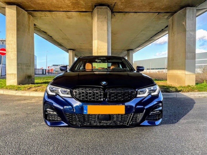 BMW 330e (2020)