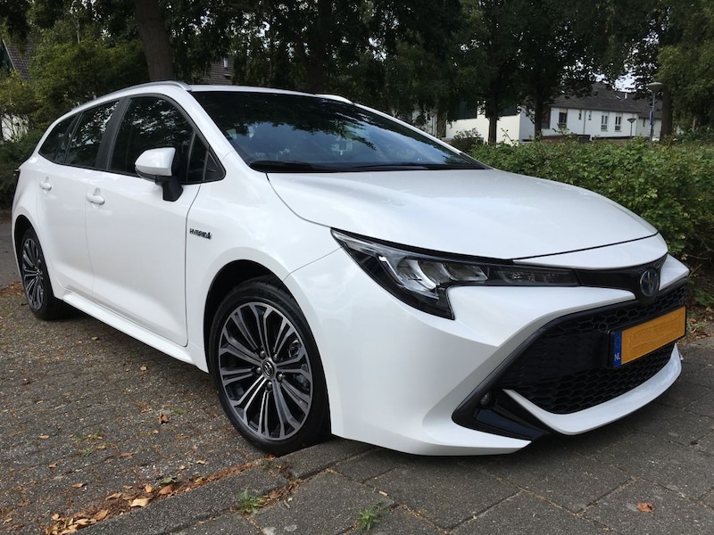 Toyota Corolla Touring Sports 1.8 Hybrid First Edition (2019)