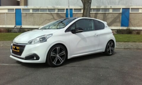 Peugeot 208 GT-line 1.2 PureTech 110 (2015)