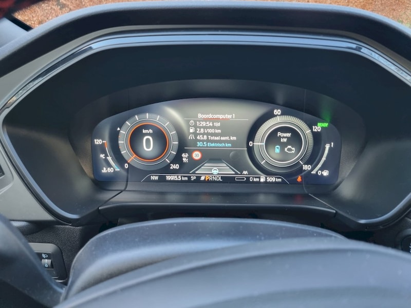 Ford Kuga 2.5 PHEV ST-Line X (2022)