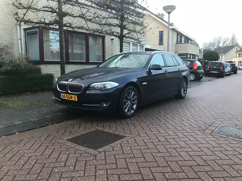 BMW 528i Touring High Executive (2010)