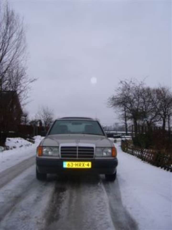 Mercedes-Benz 200 D (1988)