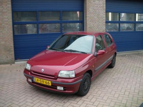 Renault Clio Baccara 1.8 (1995)